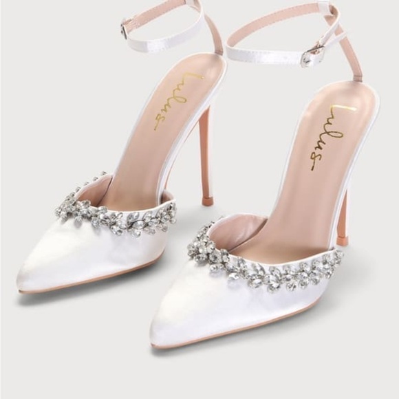 Lulu’s White Satin Rhinestone Pointed-Toe Pumps Size 8.5 New In Box - Picture 2 of 4